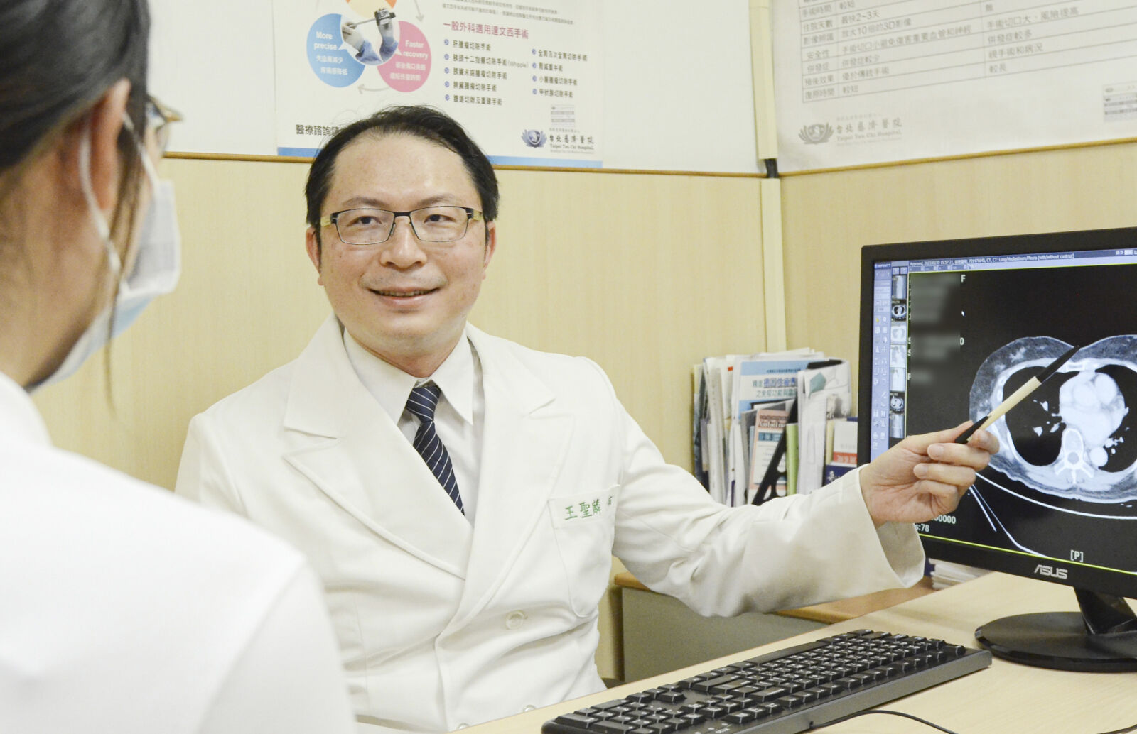 乳房流血發惡臭奔急診 68歲女驚見「最凶乳癌」巨大腫瘤穿破胸壁 322 乳房流血發惡臭奔急診 68歲女驚見「最凶乳癌」巨大腫瘤穿破胸壁 321