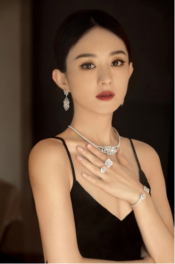 熱愛為引 璀璨同行　 趙麗穎成為 DE BEERS JEWELLERS 全新品牌代言人