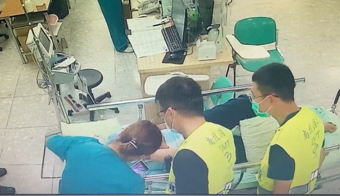 熱到昏頭!男騎車自撞 倒地意識不清急送醫 80 S 1622067 | 健康 記者爆料網