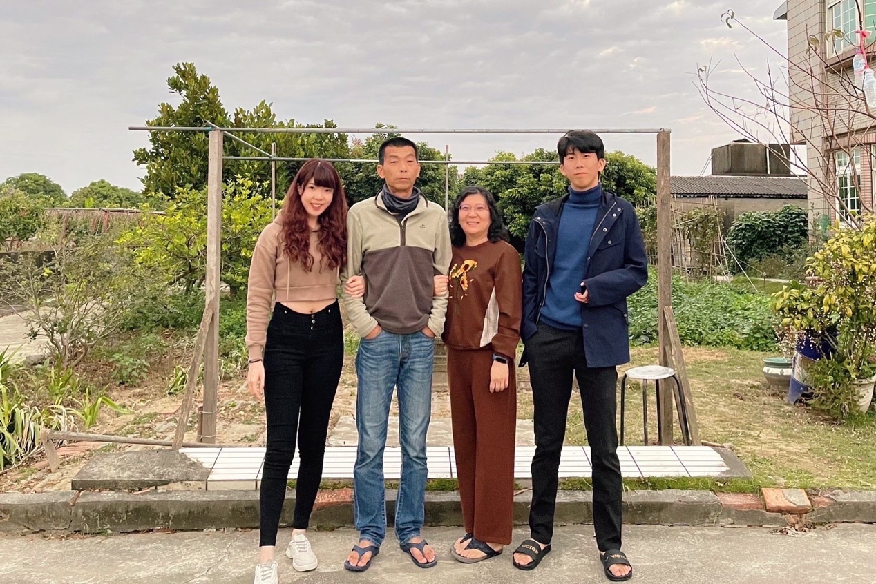 方振宇的言談十分樂觀正向,源自於他家人一路的溫暖陪伴,讓他不被先天限制,甚至自己與同學相處時還會自我調侃自己的左手;除此之外,他個性較好勝,因為不想輸所以非常努力去做每一件事,因此教練同學看到會更願意幫忙。(圖片來源:方振宇)