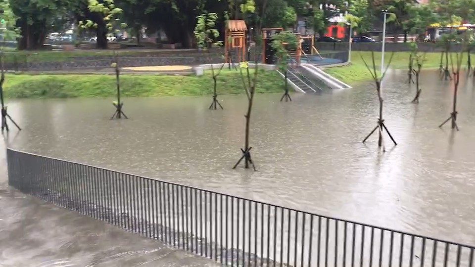 保護民享街、莒光路與環球百貨周邊民眾,有效減緩積淹水災情