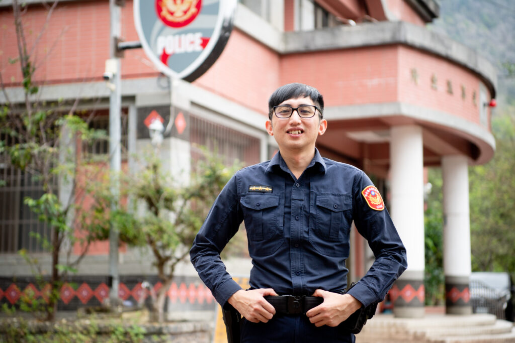 實現夢想的金志華,長大後成為美髮設計師,鼓勵後輩追求夢想,要堅持不放棄。(台灣世界展望會提供)