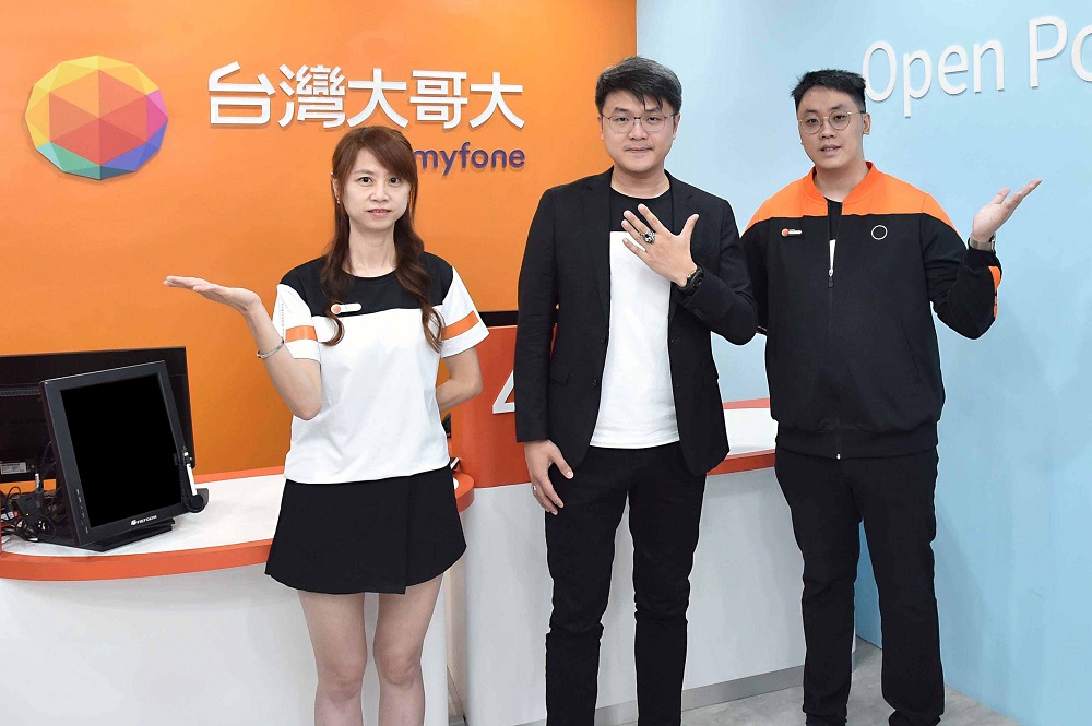 台灣大次世代門市升級 旅英設計師操刀門市人員新制服亮相 274 台灣大次世代門市升級 旅英設計師操刀門市人員新制服亮相 273