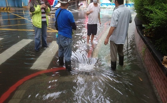 三重時雨量78.5毫米逾保護標準 新北:雨緩積水即退