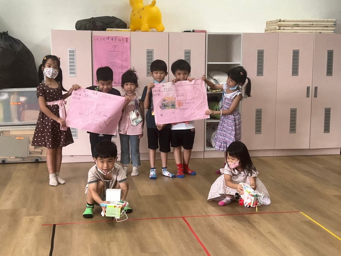 漾新聞|市立裕誠幼兒園星星寶貝辦人生第一場畢業展 汽車挑戰賽互助學習也領悟「跌倒了再跑起來」的精神
