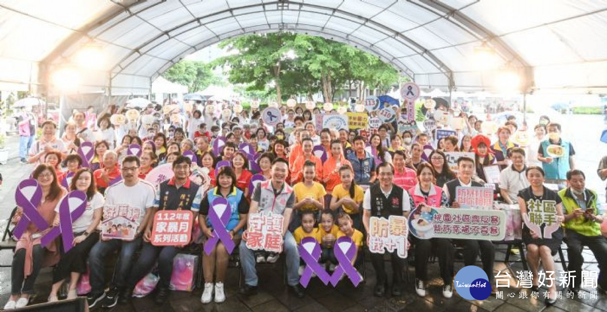蘇副市長鼓勵社區及民眾遇到家暴案件時都能落實通報,給予受害者支持。