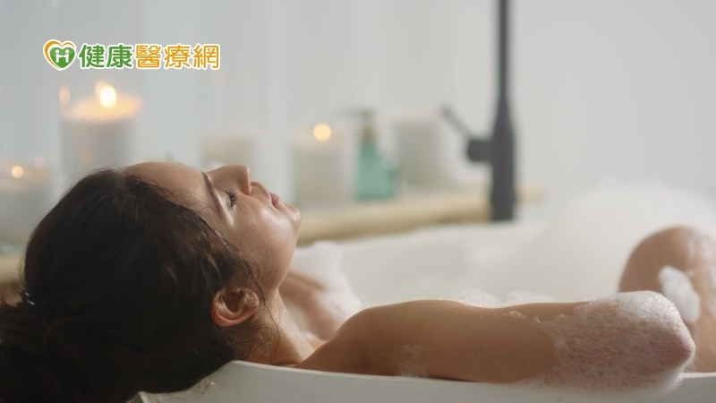 泡錯澡反而睡不好!睡前泡澡注意2關鍵 醫師曝最佳泡澡溫度、時間