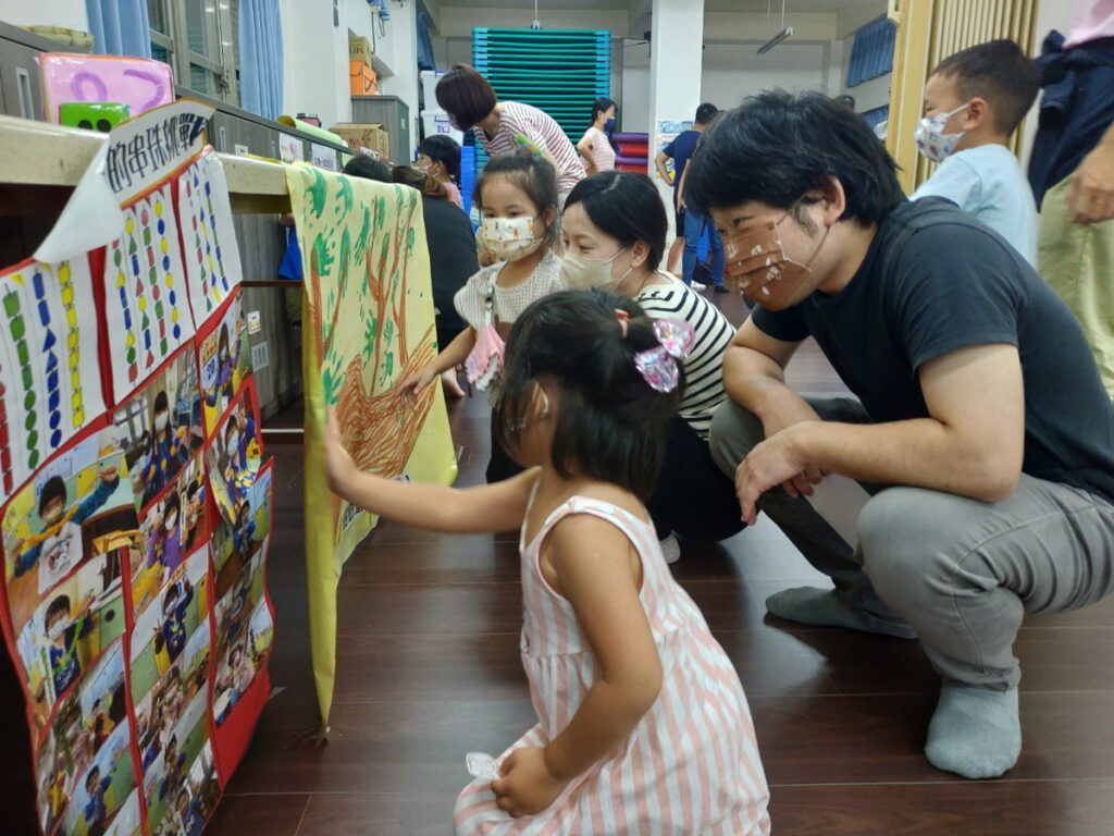 跟著線條玩遊戲 親師生互動熱鬧溫馨