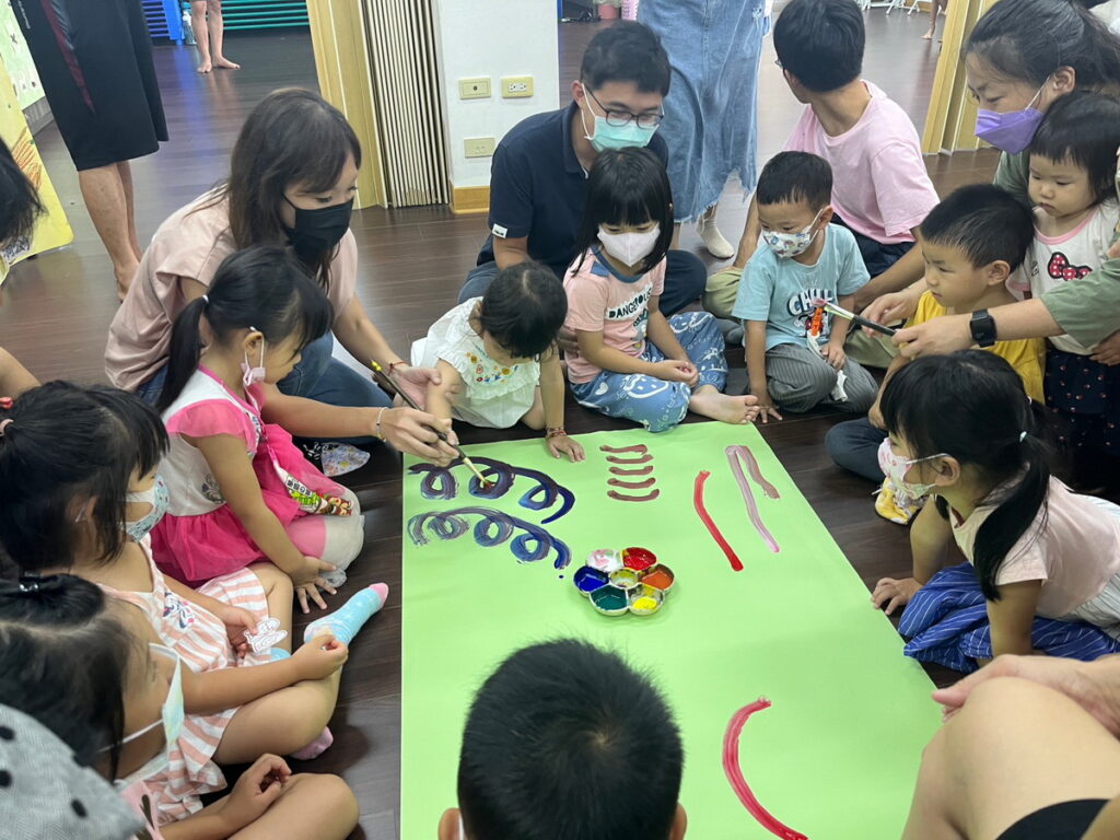 跟著線條玩遊戲 親師生互動熱鬧溫馨
