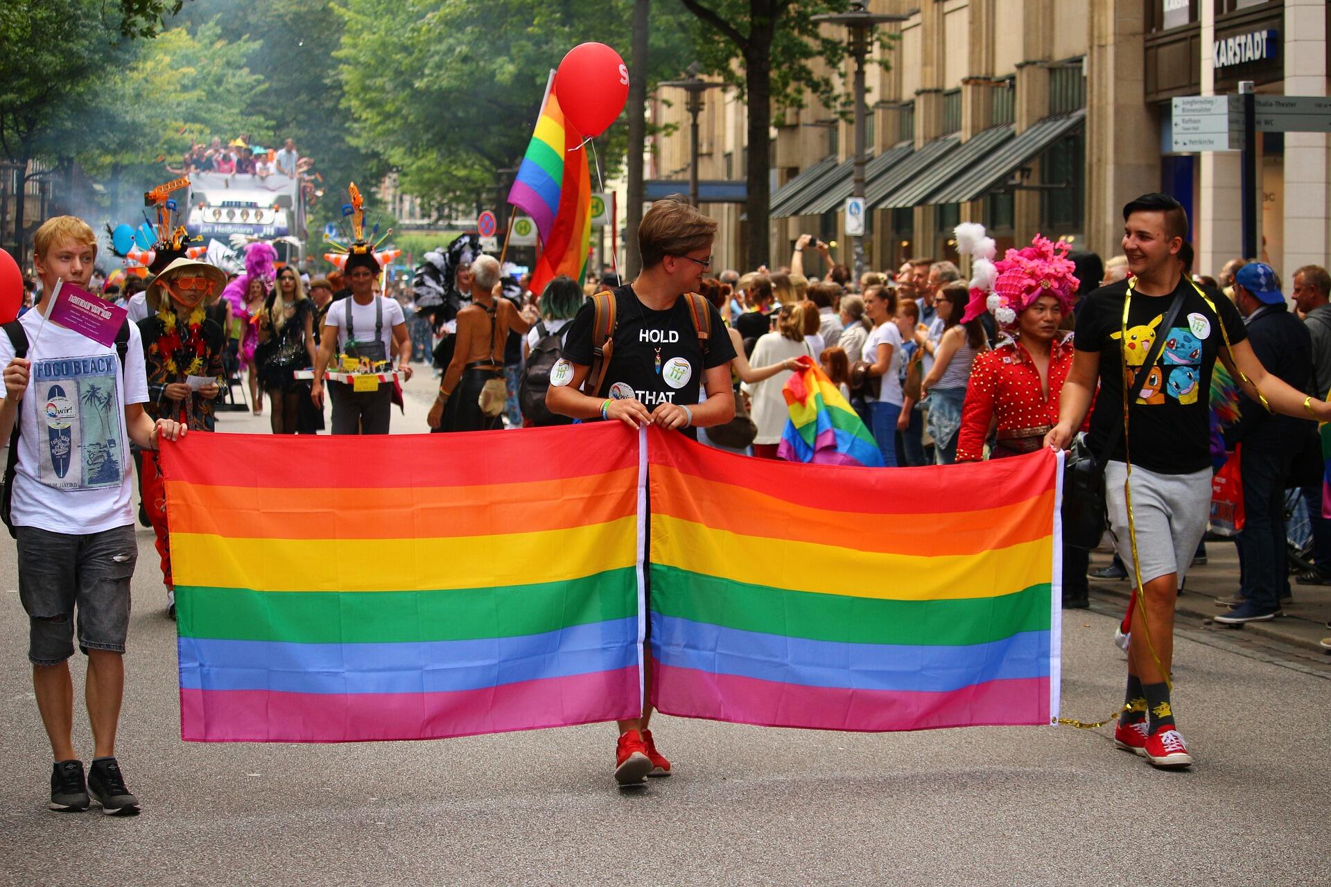 pride-parade-2735009_1920