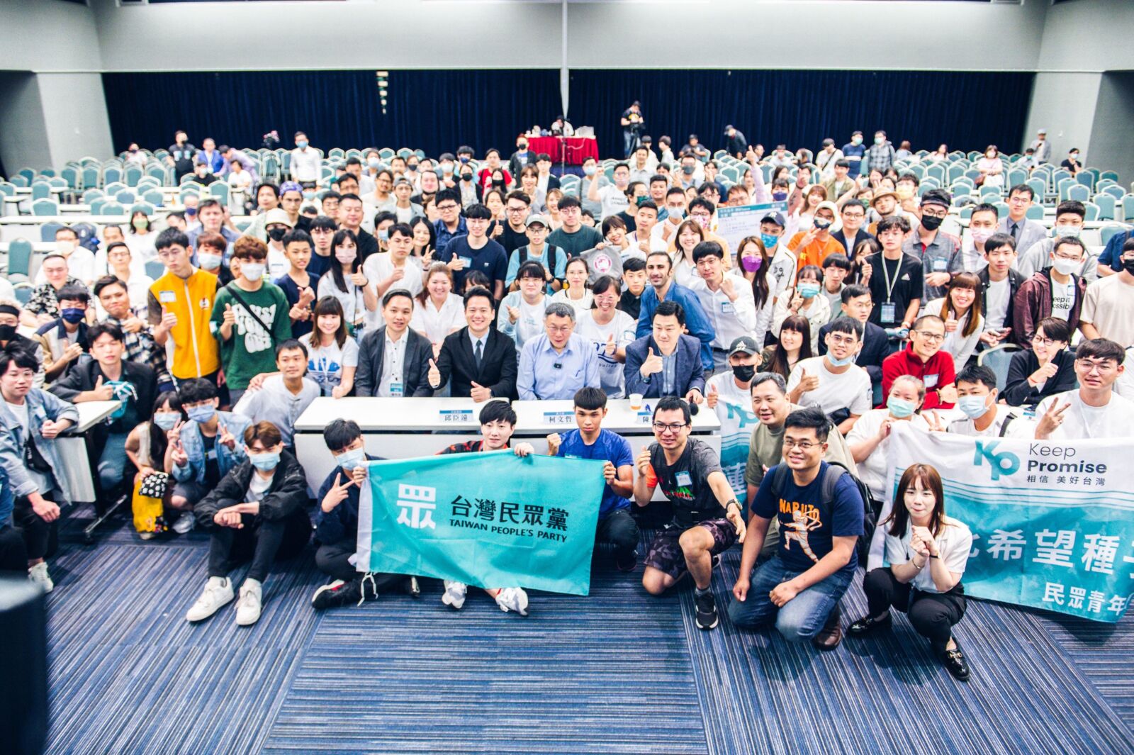 【搶青年票2-1】空戰陸戰雙管齊下 柯文哲做這些事鞏固優勢 290 民眾黨搶青年票,除空戰外也打起陸戰。圖為眾青論壇。(鍾昀哲提供)
