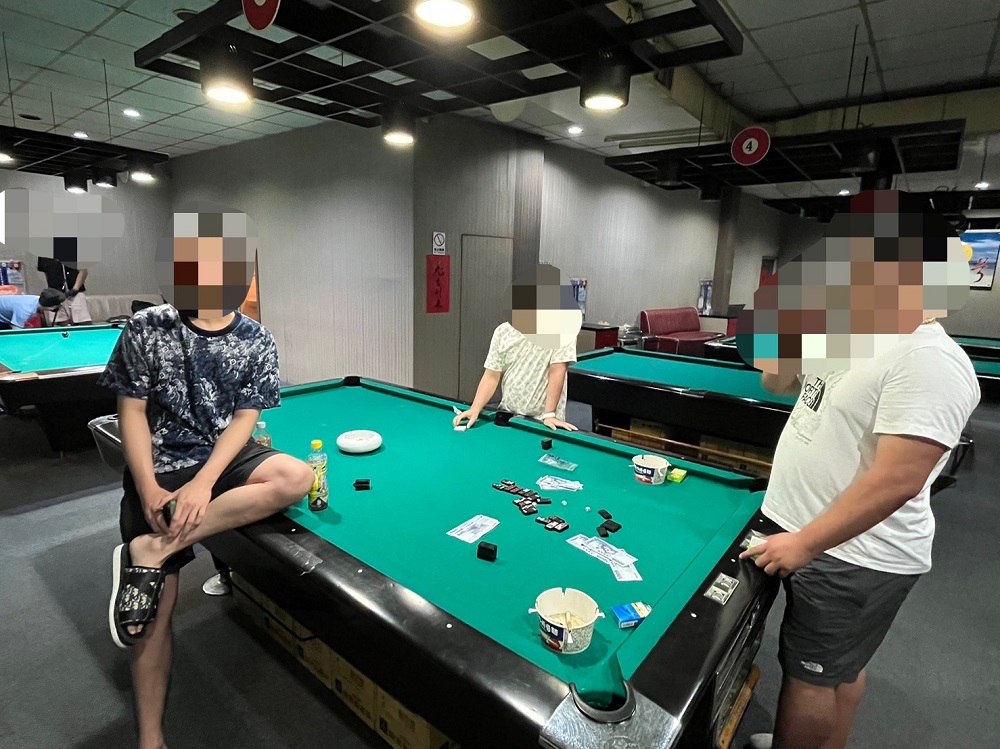 撞球館掩護天九牌賭場　警獲社區友善通報上門逮3人 293