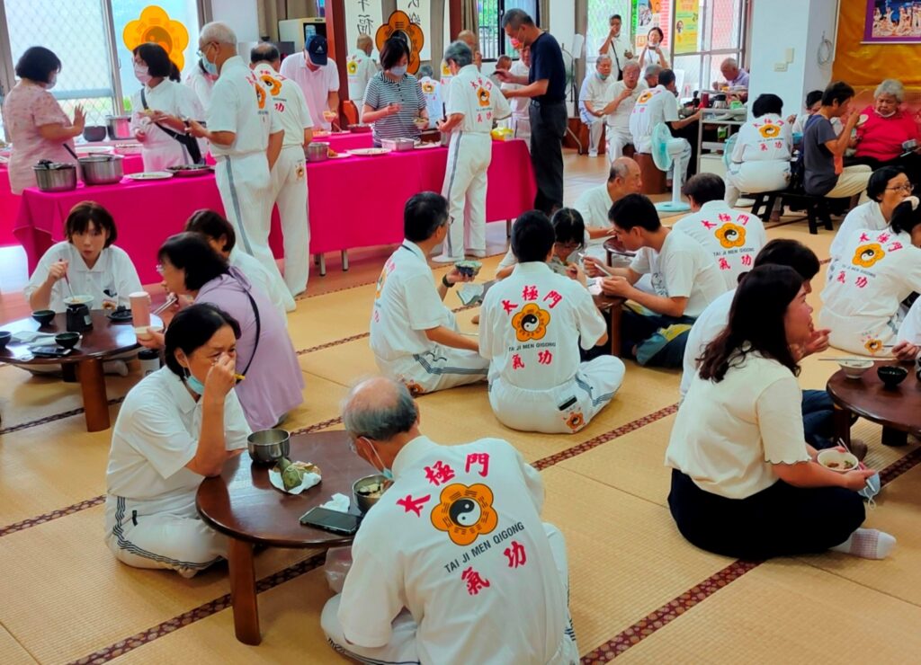 ▲太極門樹林道館舉辦「端午防疫保平安」活動,精美的午餐佳餚饗宴。(記者李欣翻攝)
