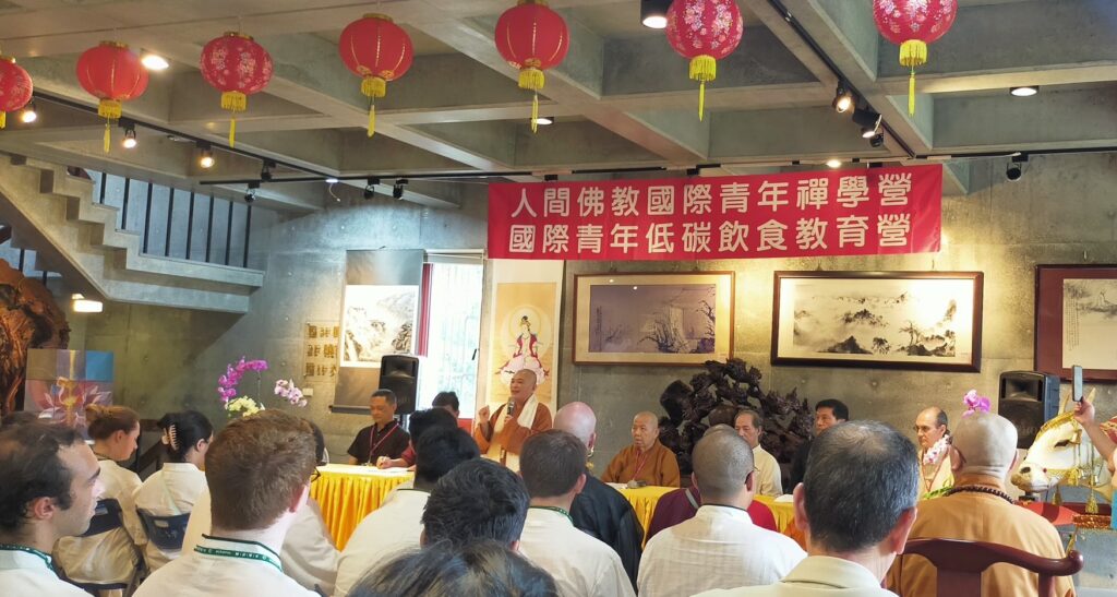 人間佛教國際青年禪學營2日在新北市石碇鄉華梵學園的曉雲導師紀念館盛大舉行。