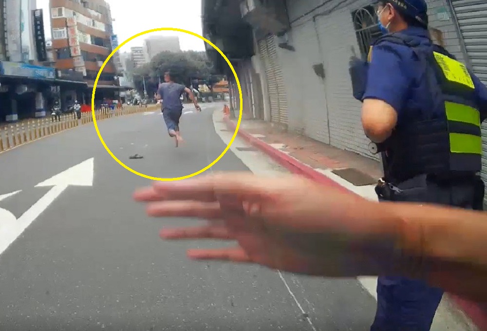藏毒拒檢拔腿狂逃 警鳴槍喝止擒捕機車男 320 藏毒拒檢拔腿狂逃 警鳴槍喝止擒捕機車男 319