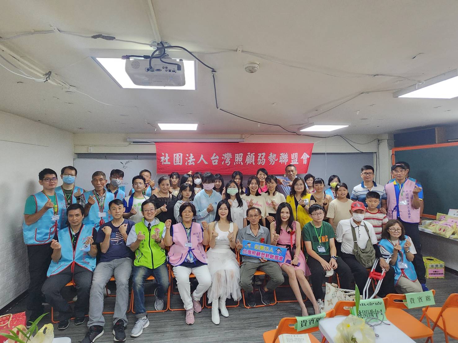 由社團法人台灣照顧弱勢聯盟會主辦,主旨為「最好的愛給最需要的你」公益活動於桃園成功舉行。(記者 趙靜姸攝)