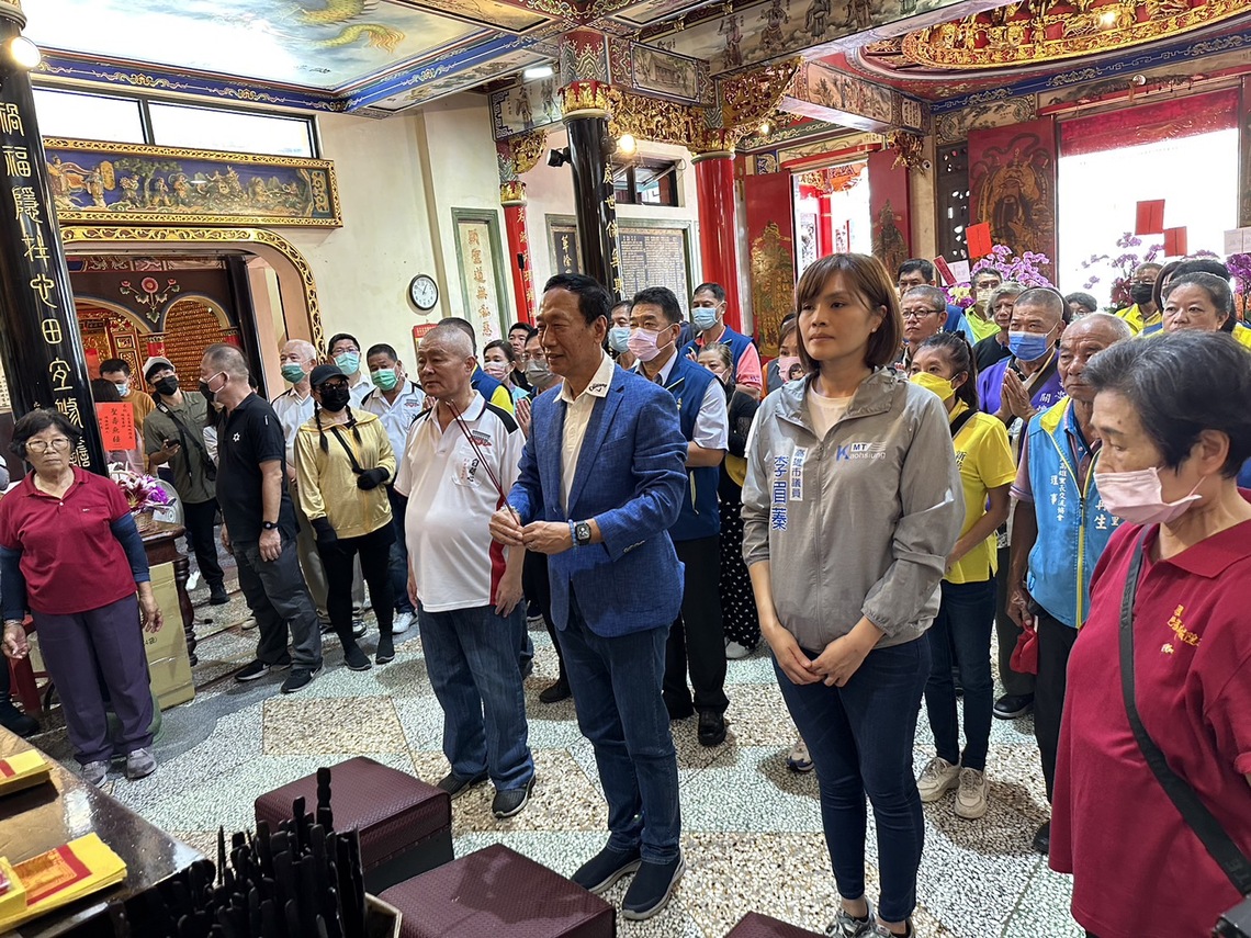 漾新聞|郭台銘南下城隍廟參拜　李眉蓁籲團結否則偷笑的是民進黨