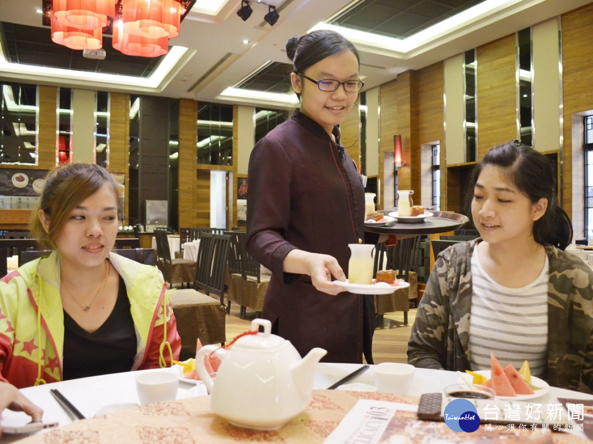 疫後缺工就業方案針對餐飲業與旅宿業等相關職缺進行專案媒合