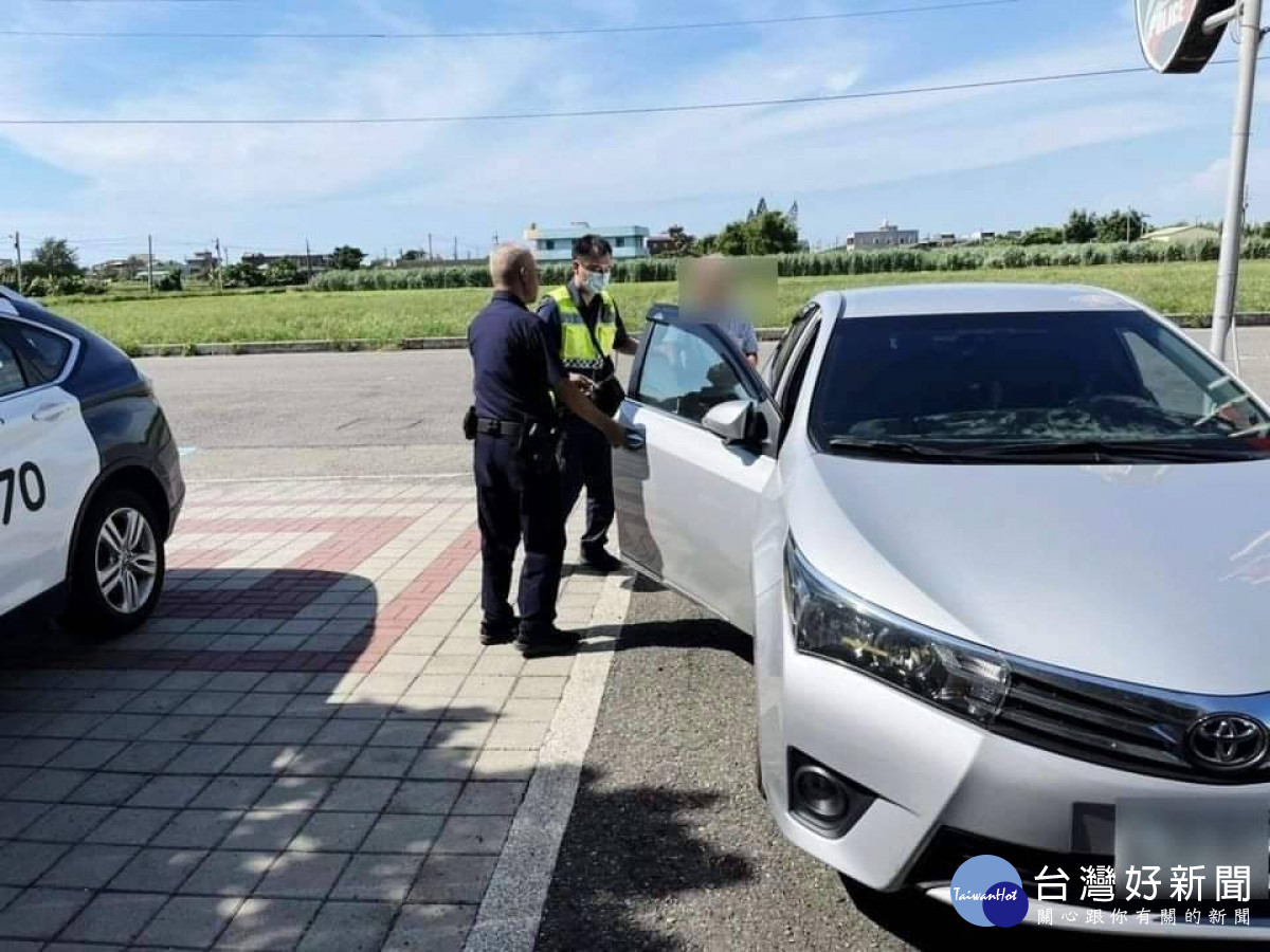 警方通知家人將老翁帶回,避免其再度發生危險/警方提供