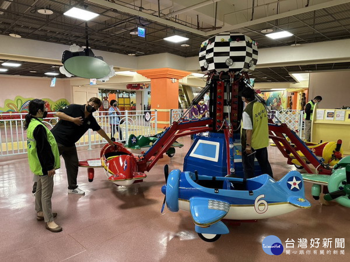 ▲高市7處機械遊樂設施皆安檢通過，讓學子們暑假可以安心遊玩。（圖／記者 許高祥 翻攝）