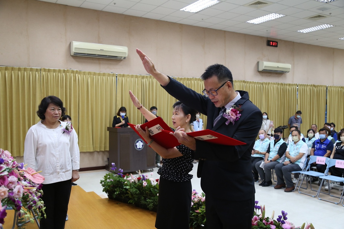 嘉義市東區區長暨西區戶政事務所主任聯合佈達 黃敏惠市長期許主管人員跨域歷練 讓嘉義市不斷再進步