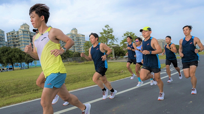 BROOKS HYPERION 全新上市 助攻菁英跑者奔馳快車道