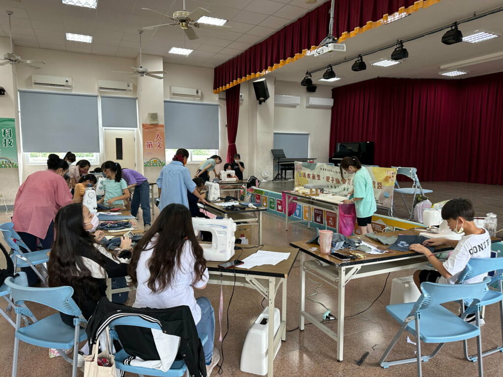 精忠國小8組親師生攜手實踐SDGs永續發展目標為回收婚紗及衣物賦予新價值