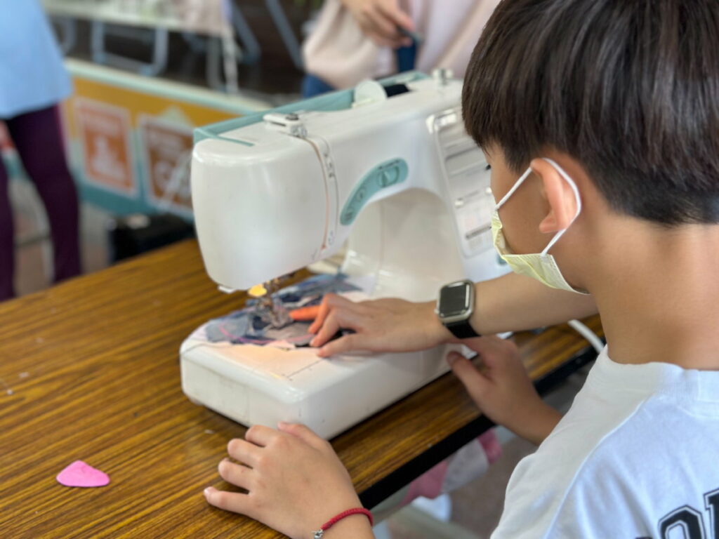 精忠國小8組親師生攜手實踐SDGs永續發展目標為回收婚紗及衣物賦予新價值