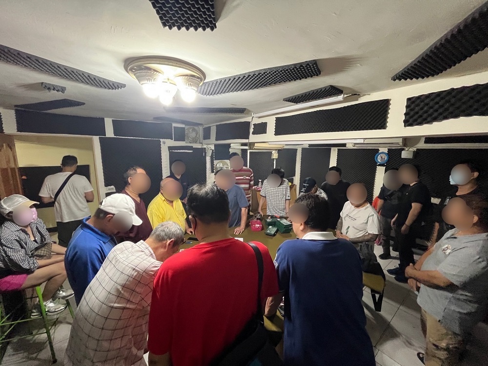 賭場藏民宅 警逮16人及百萬賭資與毒品海洛因 262 賭場藏民宅 警逮16人及百萬賭資與毒品海洛因 261