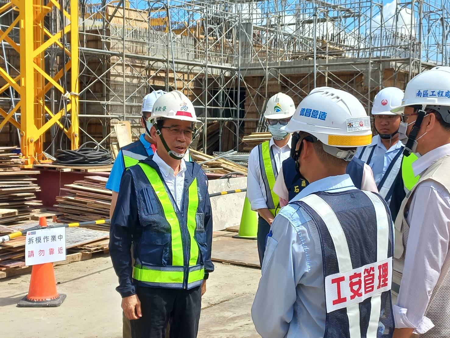 高市府推動3項工安精進新措施上路 林欽榮副市長率隊前往鳳山牛稠埔社宅聯合稽查