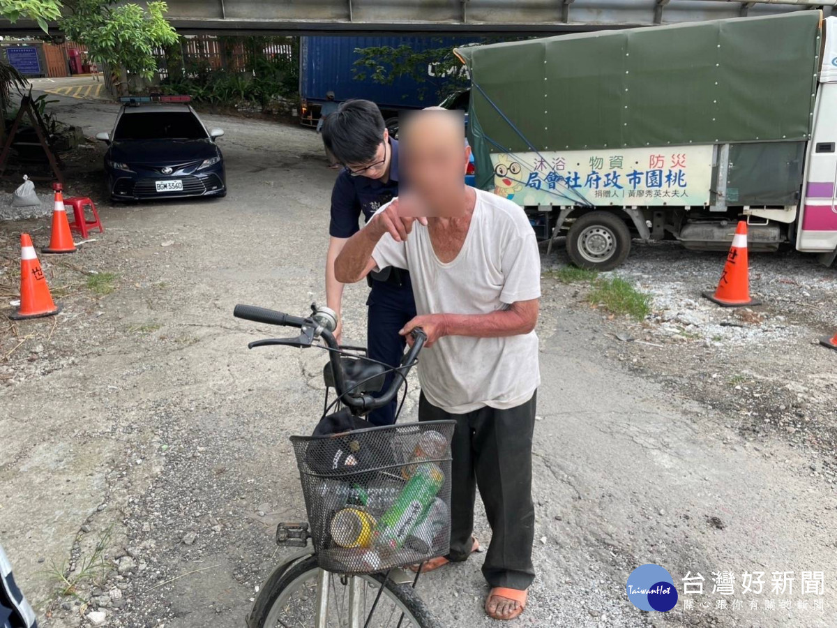 93歲老翁思親外出迷途,警民協助平安返家。