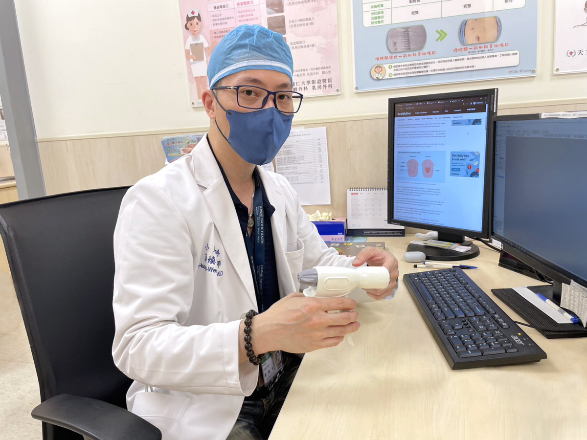 輔大醫院小兒外科蔡煥文醫師解說小兒割包皮手術的重點。