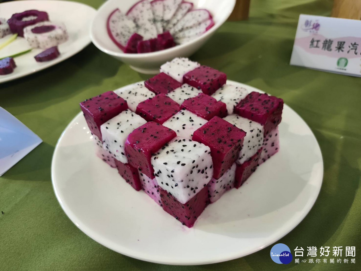 彰化縣優質紅龍果評鑑競賽,7/11二林鎮農會進行。圖/記者鄧富珍攝