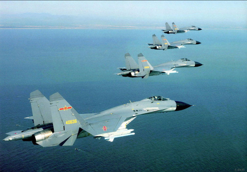 共軍今晨對台執行戰備警巡,並逾越海峽中線擾台。圖為殲-11戰機資料照片