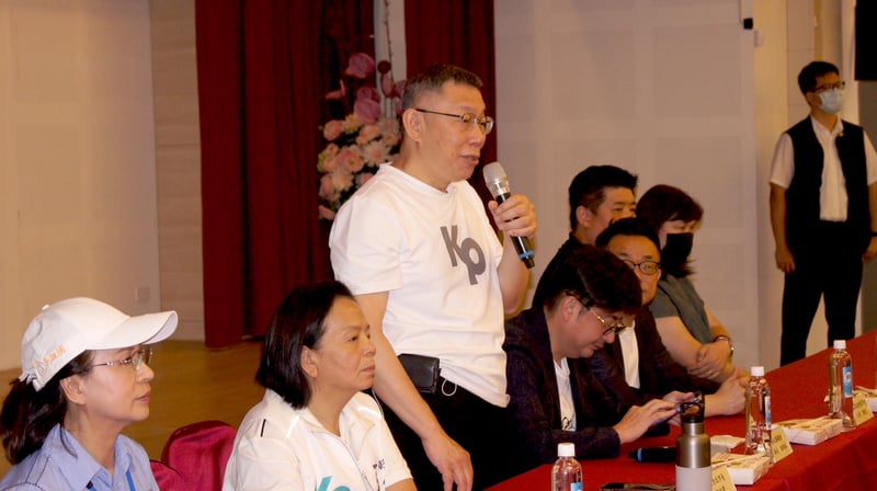 柯文哲指出,九二共識有好幾種版本,他一貫的主張就是內容比標題重要,兩岸間應先恢復實質的交流。中央社