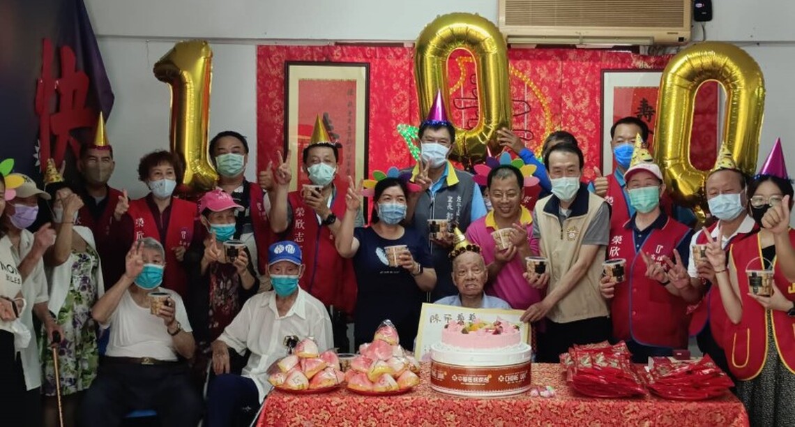 百歲榮民陳飛爺爺嵩壽 高市榮服處歡慶祝賀