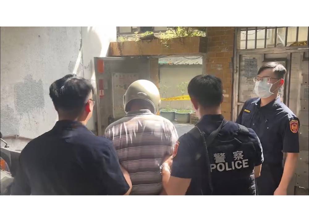 人倫悲歌 59歲男狠心弒母砍斷頸雙手沾血坐地 296 人倫悲歌 59歲男狠心弒母砍斷頸雙手沾血坐地 295