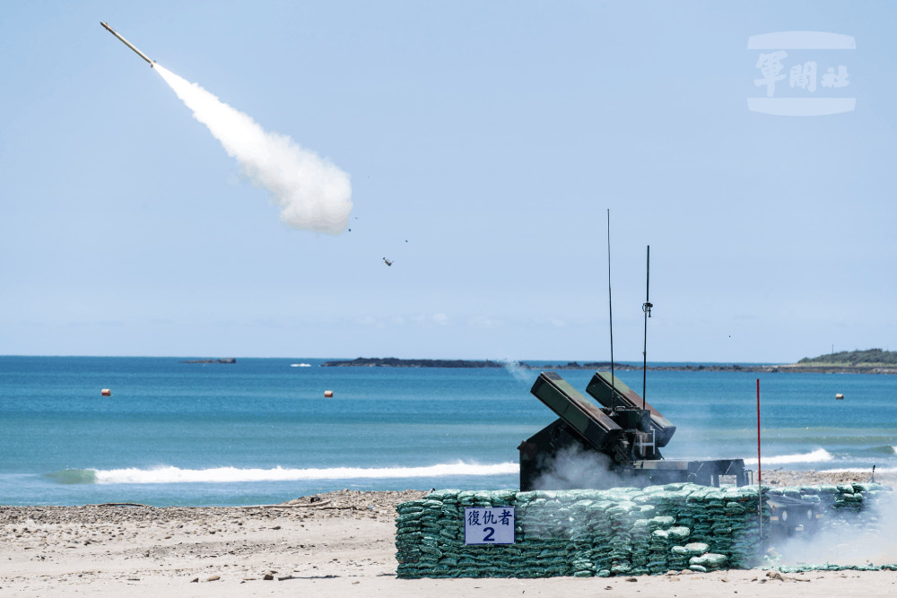 國軍神弓操演實彈射擊 第四作戰區:將以實際行動捍衛國家 264 國軍神弓操演實彈射擊 第四作戰區:將以實際行動捍衛國家 263