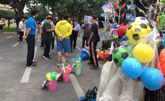 市民廣場惡質違規攤販 中市府祭重罰並連續開罰
