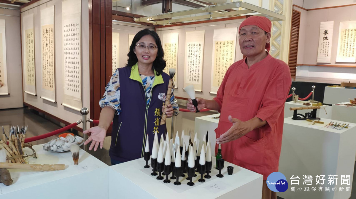 彰化縣文化局長張雀芬與陳景聰老師。圖/記者鄧富珍攝