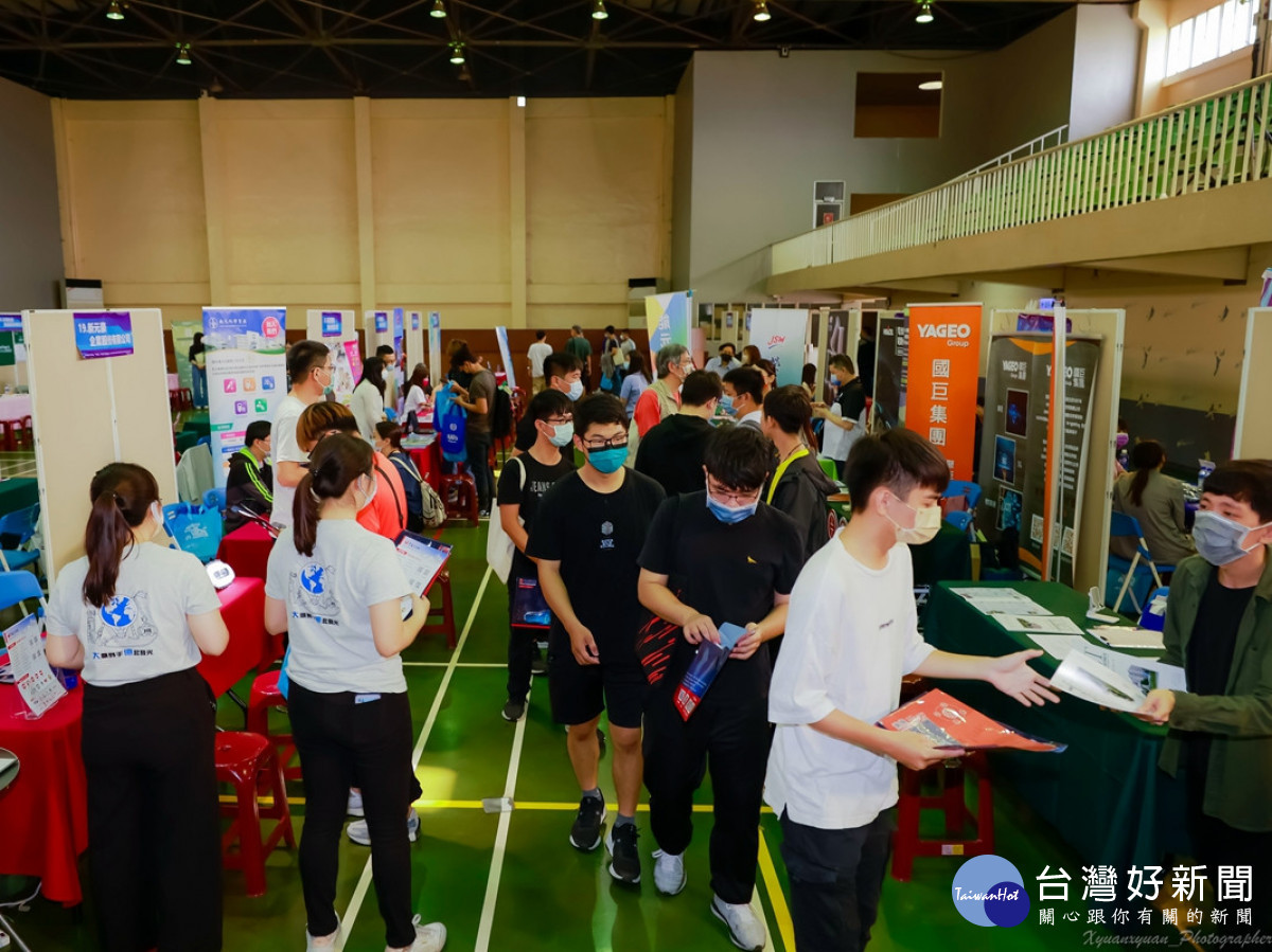 勞動部勞動力發展署雲嘉南分署為協助畢業青年及待業民眾順利接軌職場，於7月份接力辦理19場徵才。