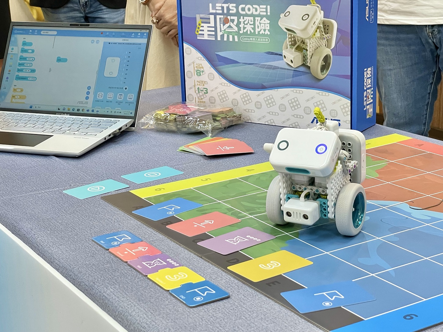 +基隆市近年積極引入外部資源推動智慧教育,這次與華碩合作以ASUS PINBO機器人為主軸,開設機器人種子教師培訓課程。