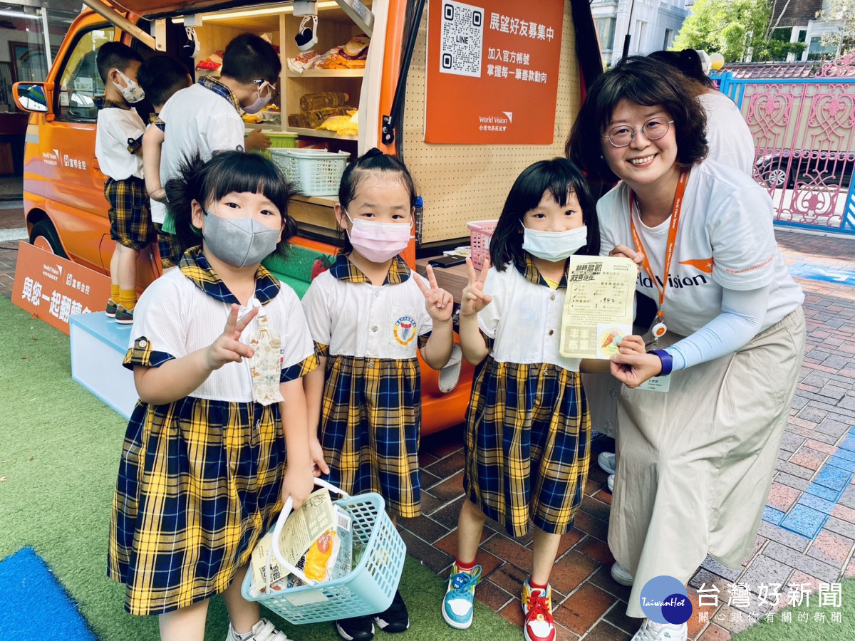 「齊飢體驗車」巡迴台中傑揚幼兒園,宣導飢餓議題、拓展國際視野,讓幼童了解全球飢餓概況。