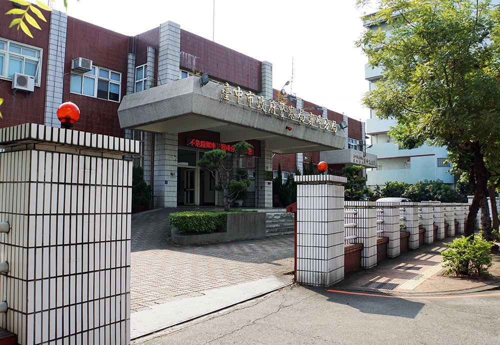 台中市霧峰警分局(圖)一名警員6日中午在靶場整理環境時,疑因熱衰竭昏迷送醫搶救中。翻攝台中市警局官網