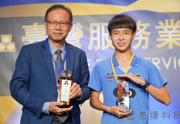 臺灣服務業大評鑑 麗寶樂園渡假區奪首屆友善服務獎 83 1 2023年臺灣服務業大評鑑,麗寶樂園渡假區榮獲首屆「友善服務獎」、員工陳慈恩獲得「 | 美食旅遊 美食旅遊 記者爆料網