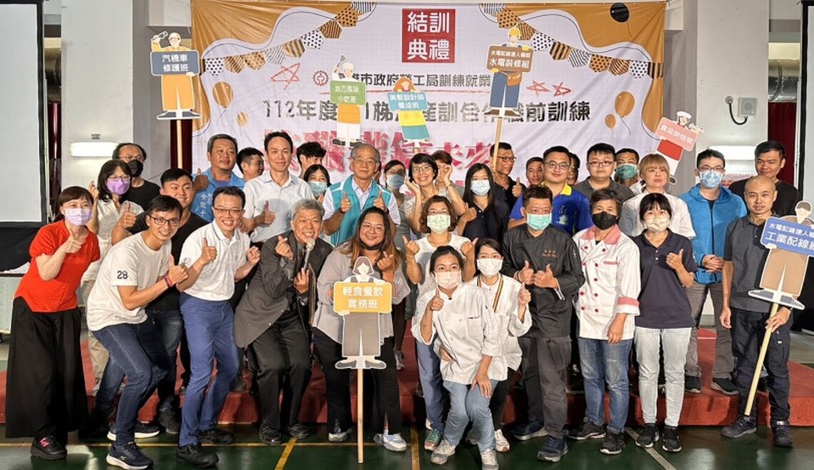 給不設限的自己掌聲  音樂系房仲自高市職訓班結訓考得水電證照