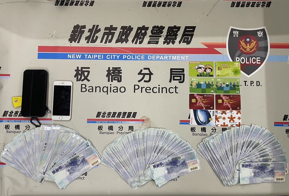 男扮女裝提款機領錢 警識破偽裝竟是港籍詐欺車手 290 男扮女裝提款機領錢 警識破偽裝竟是港籍詐欺車手 289