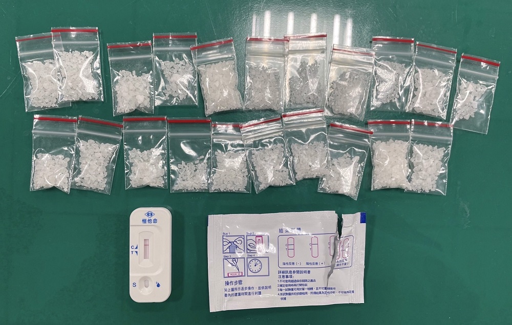 酒盒特別輕竟是藏毒品 閃避巡邏員警視線露餡機車男被逮 296 酒盒特別輕竟是藏毒品 閃避巡邏員警視線露餡機車男被逮 295