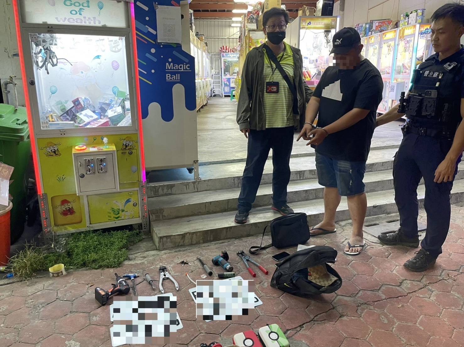 懸掛失竊車牌偷娃娃機店 林園警鎖定行蹤埋伏逮