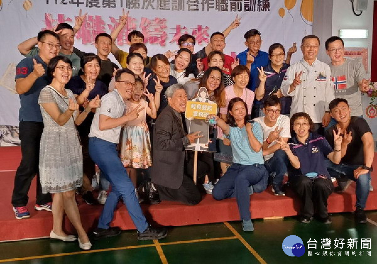 ▲高市府職訓班舉辦結訓典禮，有124位學員順利完成訓練課程。（圖／記者 許高祥 翻攝）